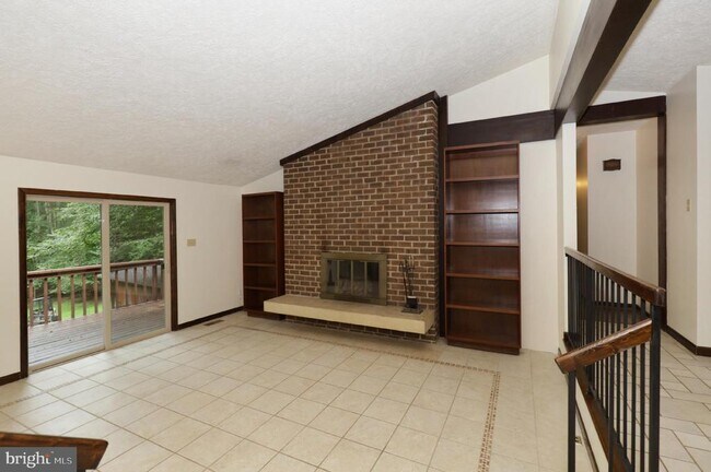 Building Photo - 11800 Wolf Run Ln