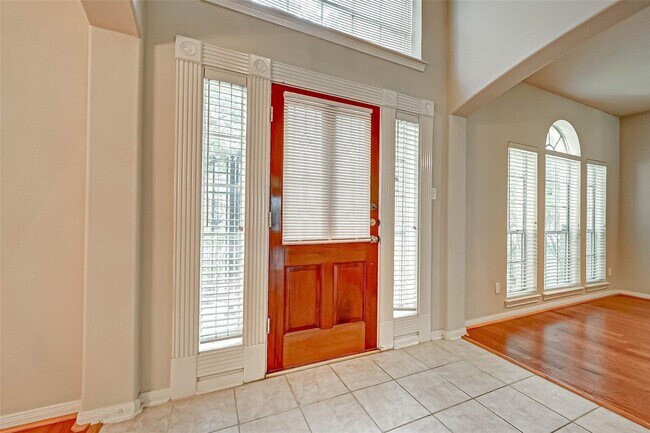 Building Photo - 12419 Shadycrest Dr