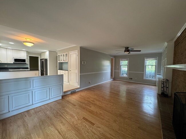 Building Photo - Spacious And Elegant 4 Bed 3 Bath Home Wit...