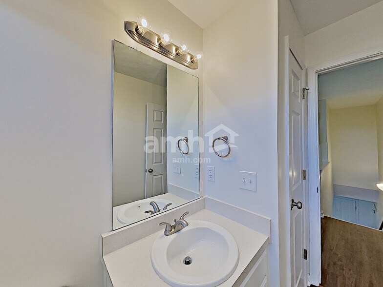 Building Photo - 7320 Middlebrook Cir