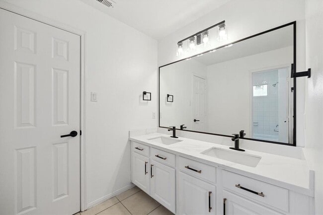 Building Photo - 6314 Canyon Chase Dr