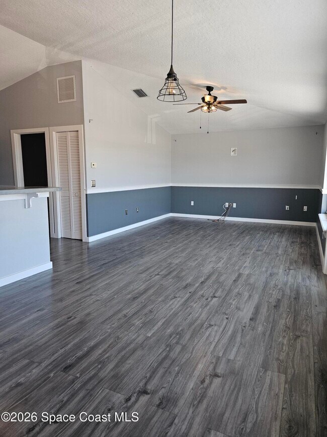 Building Photo - 120 Norwood Ave