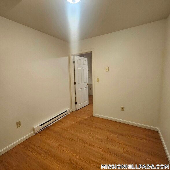 Building Photo - 2 Shepherd Ave