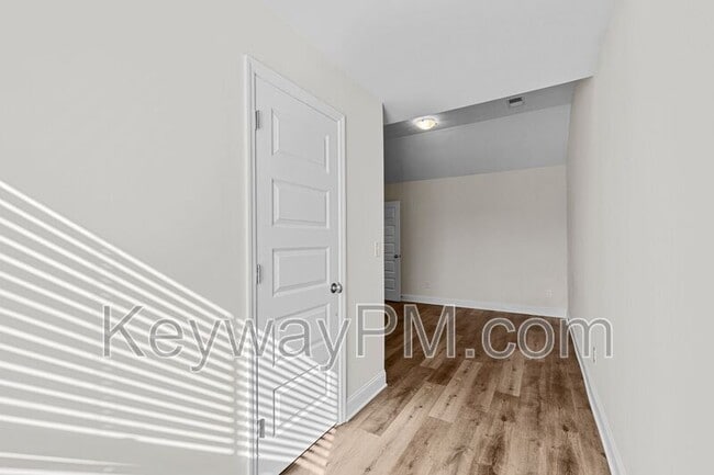 Building Photo - 331 Sumac Trail