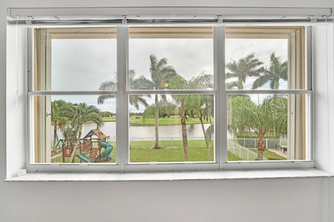 Building Photo - 5878 Bay Hill Cir