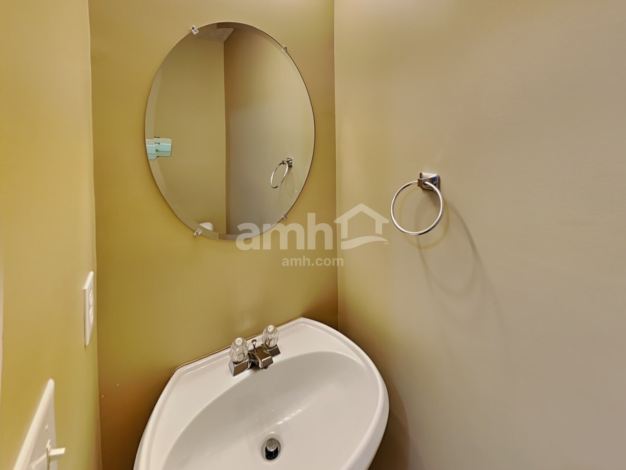 Building Photo - 1700 Stone Hollow Ct