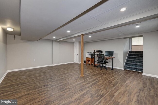 Building Photo - 1717 Country Club Dr