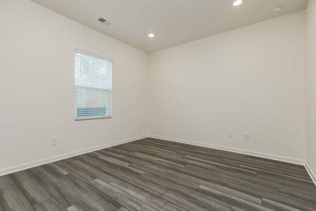 Building Photo - 7018 Rochford Dr