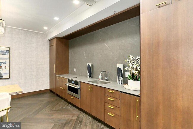 Building Photo - 635 Slaters Ln