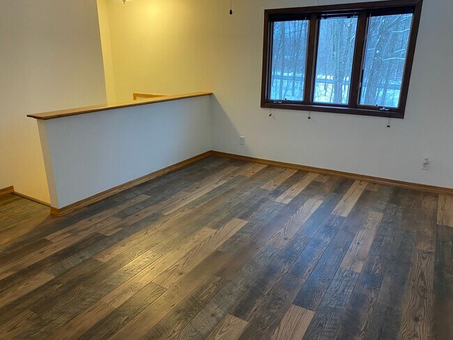 Building Photo - 3-bedroom Home on Private Country Lot with 2 acres & 4-car garage