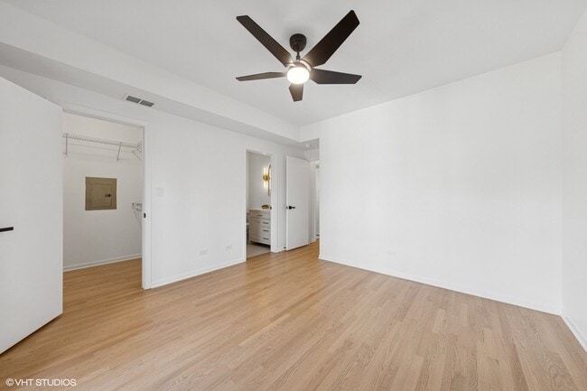 Building Photo - 1064 N Marshfield Ave