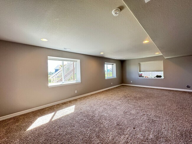 Building Photo - Gorgeous newer home in Timnath