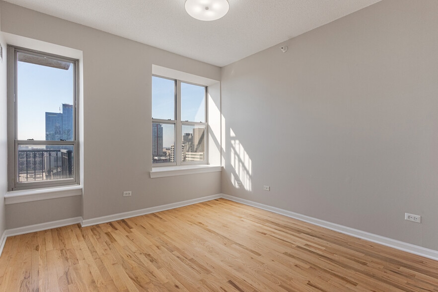 Bedroom - 1717 S Prairie Ave