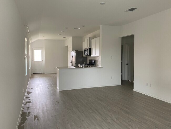 Building Photo - 204 Sunset Deer Ln