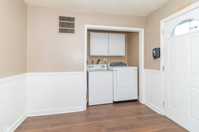 Building Photo - 1704 Nelson Ave