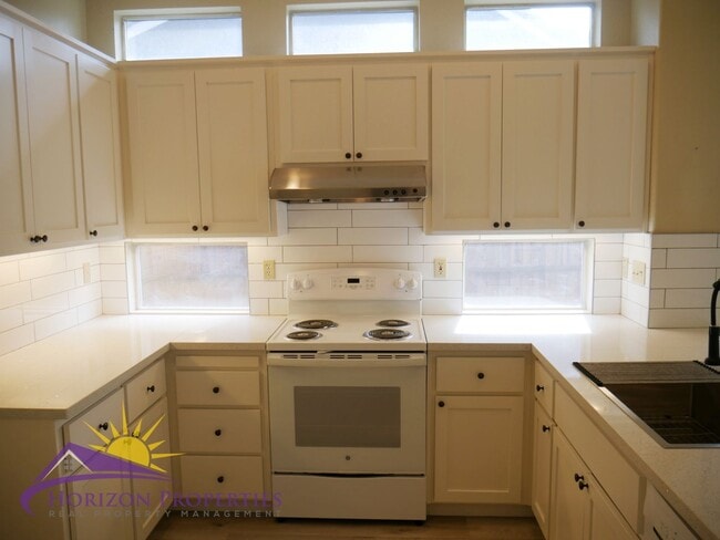 Building Photo - 9472 Clementine Way