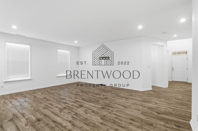 Building Photo - 3 Bed/3 Bath Home with Sunroom in Miller’s Walk – Noblesville