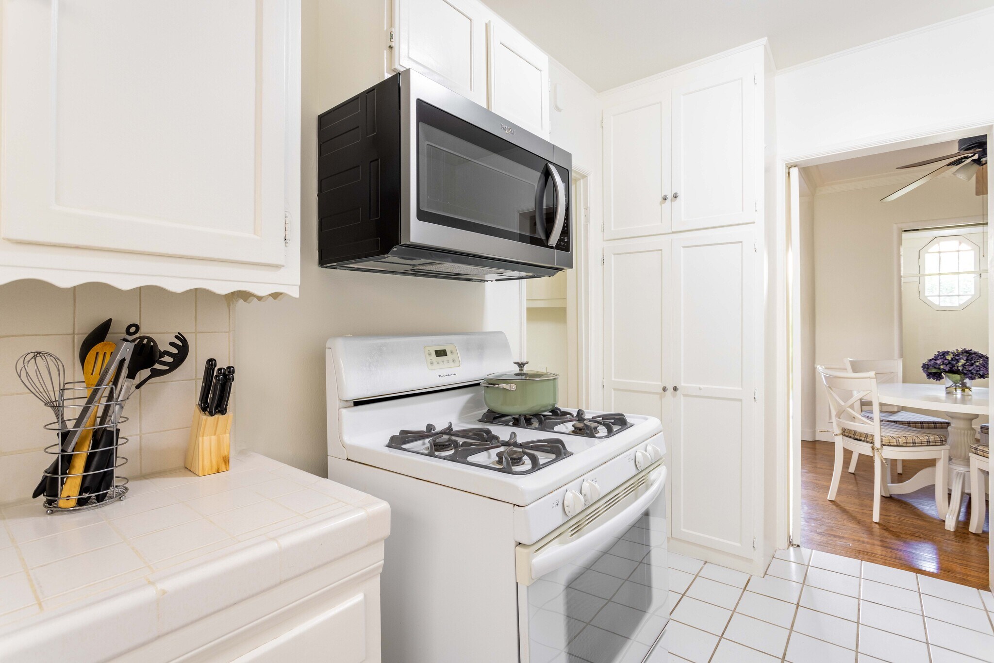 Kitchen - 1290 Devon Ave