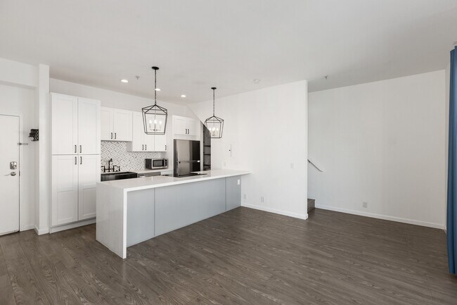 Building Photo - 908 G St