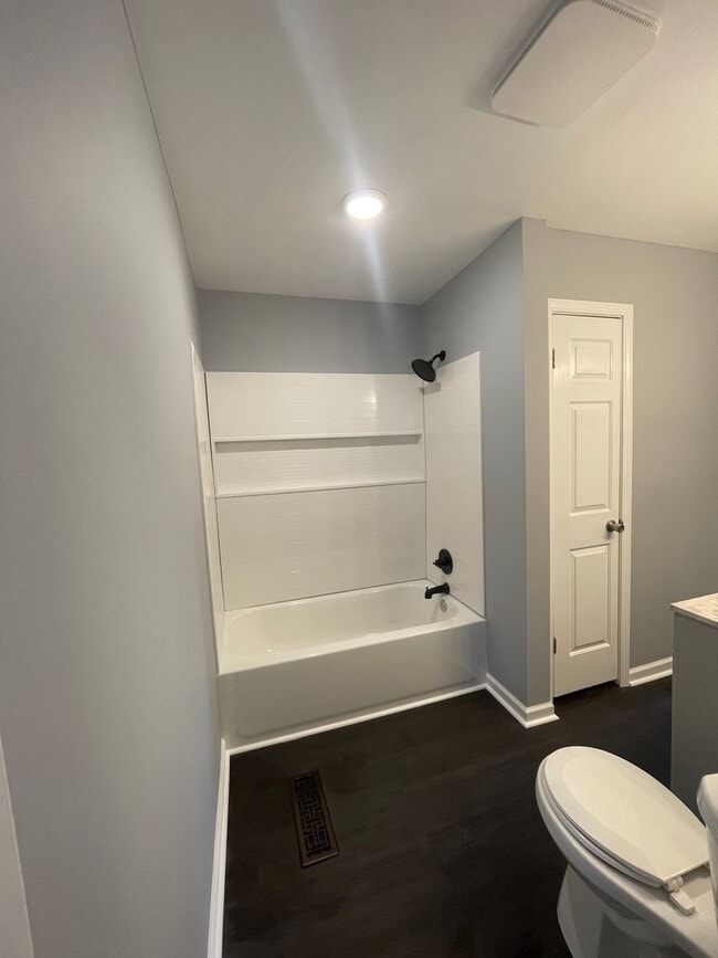 Building Photo - Sensational Three Bedroom Home Located in the Earlewood Community!