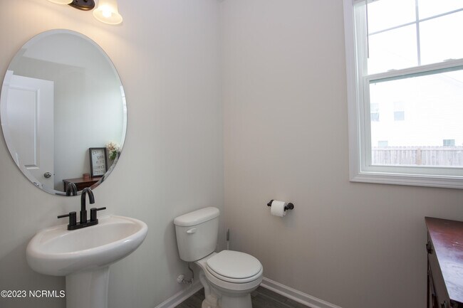 Building Photo - 402 Summer Wind Wy