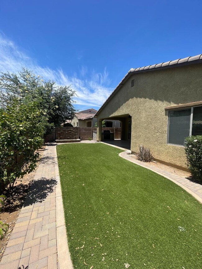 Building Photo - 4425 E Muriel Dr