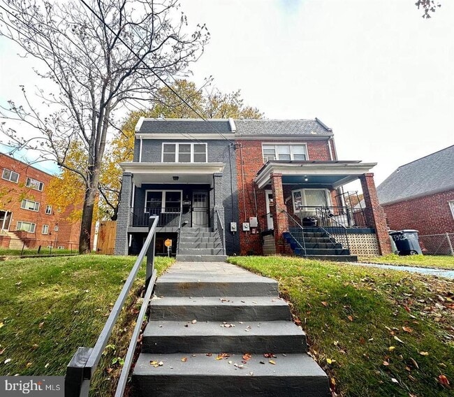 Building Photo - 3326 12th St SE