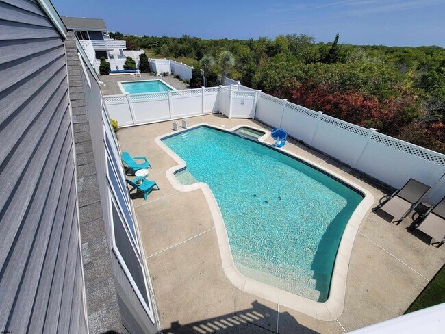 Building Photo - 5206 Ocean Dr S