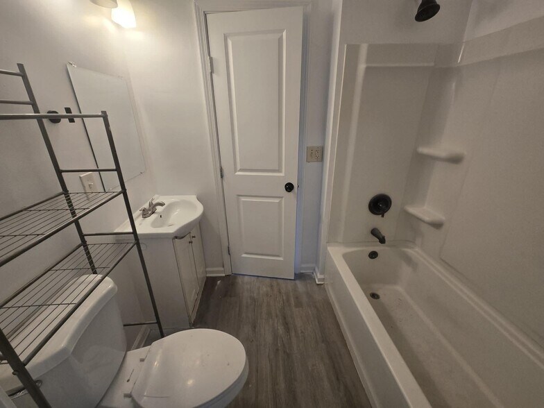 Building Photo - 1527 S Lulu Ave