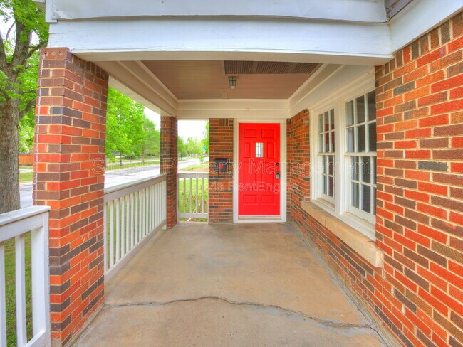 Building Photo - 2112 N Drexel Blvd