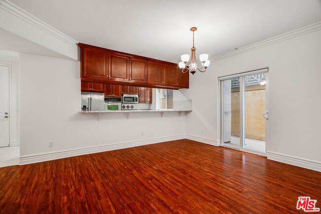 Building Photo - 2306 Fox Hills Dr