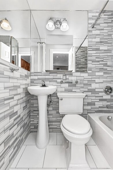 Building Photo - 510 E 5th St