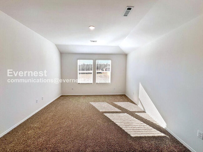 Building Photo - 4 Bed/2 Bath Home with 2-Car Garage / Pet-Friendly / Vouchers Accepted / Available Now!