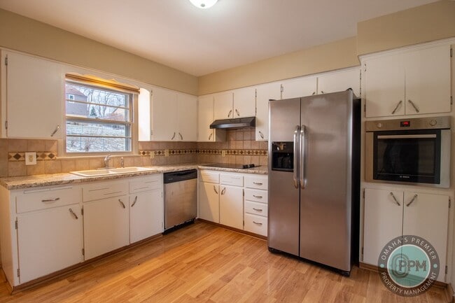 Building Photo - 3 Bed Home | 67th & Blondo