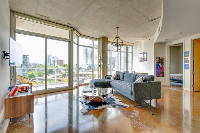 Family Room; Plasma TV - 600 12th Ave S