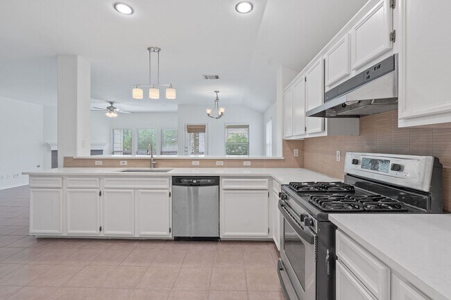 Building Photo - Immaculate 3 Bedroom, 2 Bath Home on Corner Lot in Cedar Park
