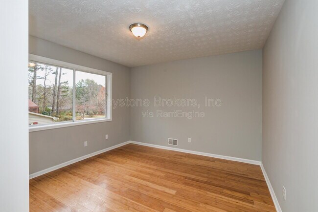 Building Photo - 2700 Creekview Point NW