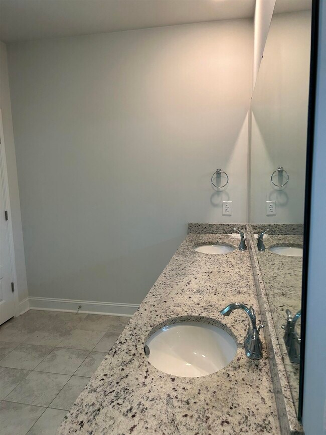 Building Photo - 2404 Blue Crane Cir