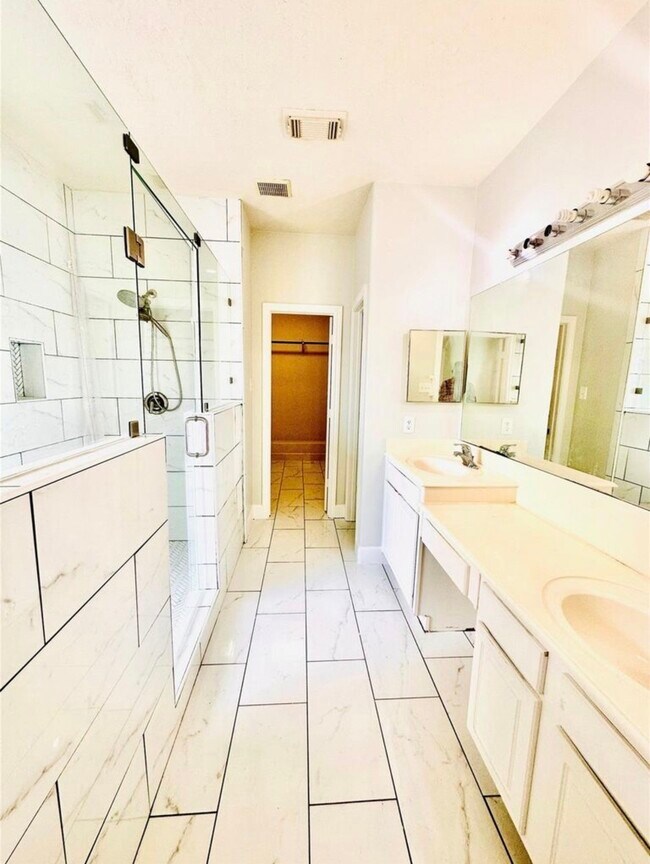 Building Photo - 5902 Crestford Park Ln