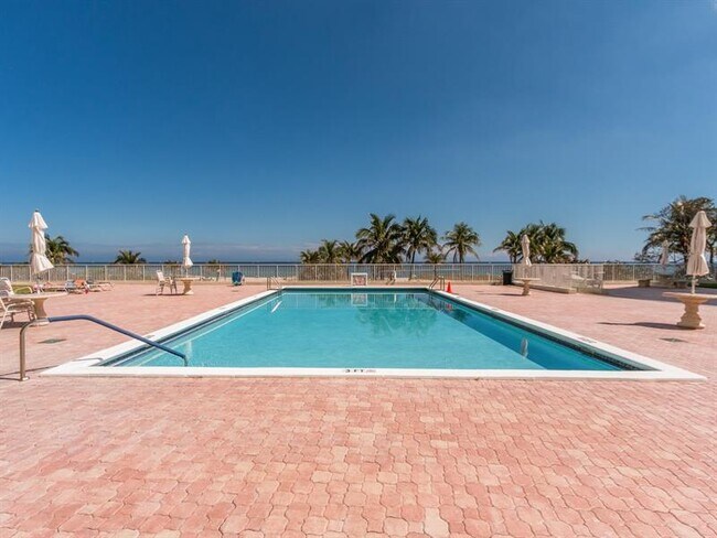 Building Photo - 750 N Ocean Blvd