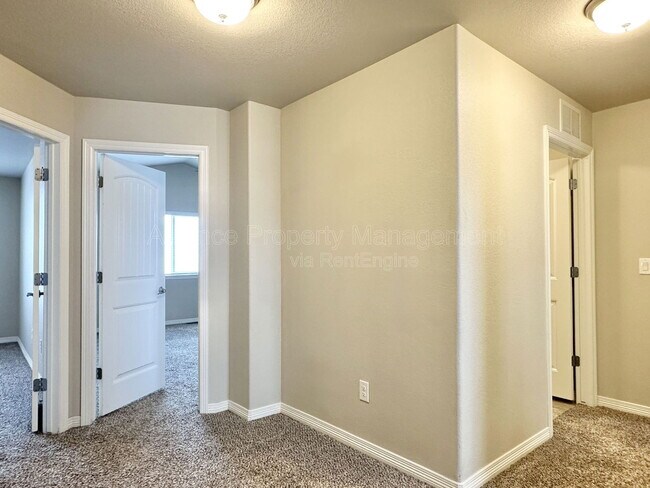 Building Photo - 6039 Jorie Rd