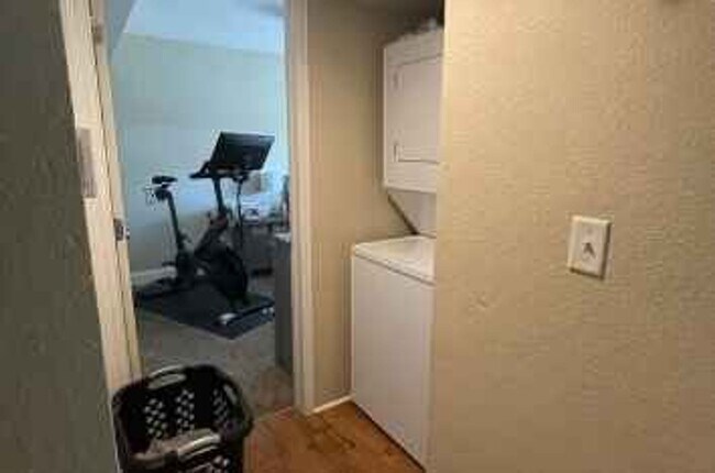 Building Photo - Amazing 2 Bedroom - 1 Bath Condo in University Heights