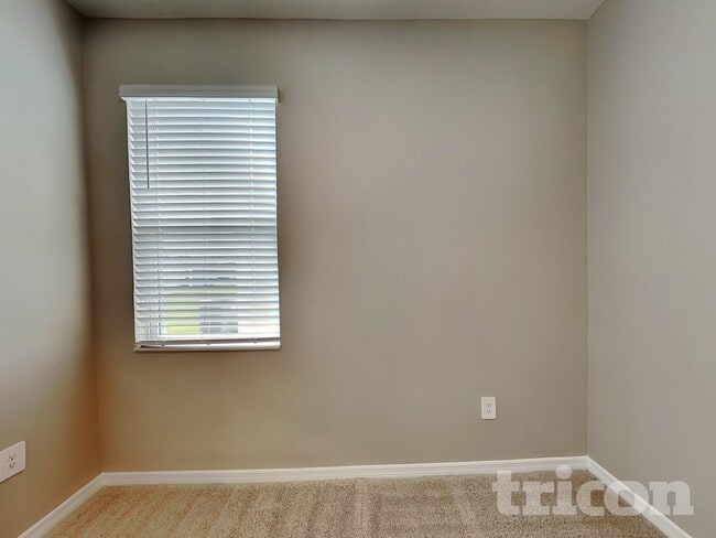 Building Photo - 6092 Dolostone Dr