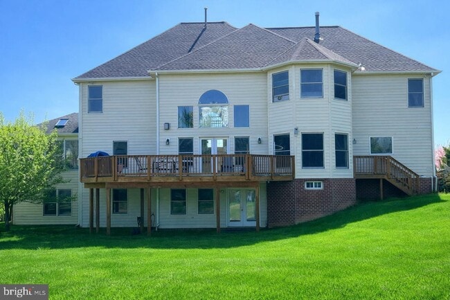 Building Photo - 13031-13012 12 Hills Rd