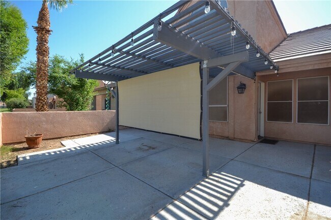 Building Photo - 2911 Country Club Dr