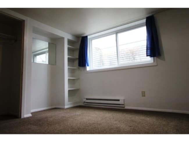 Building Photo - Charming 1 Bed / 1 Bath Duplex  Dog-Friend...