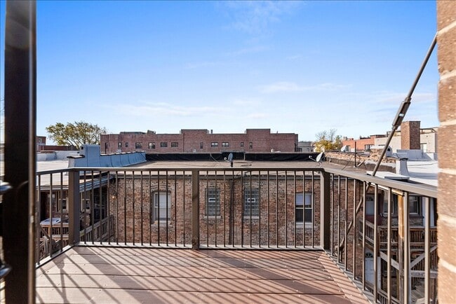 Building Photo - 3122 N Broadway