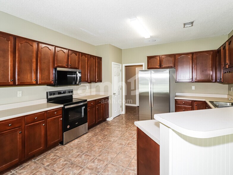 Building Photo - 8500 Wolf Trace Ln
