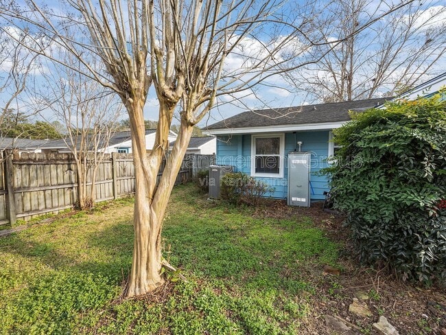 Building Photo - 1214 Hawthorne Cir