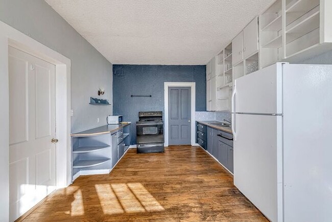 Building Photo - Charming 2-Bedroom Victorian Unit in the Heart of Palisade